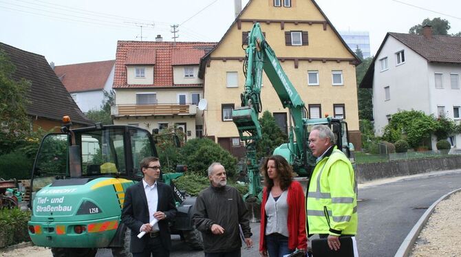 Verschafften sich gestern an Ort und Stelle noch einmal einen Eindruck (von links): Bürgermeister Steffen Heß, Bauamtsleiter Lot