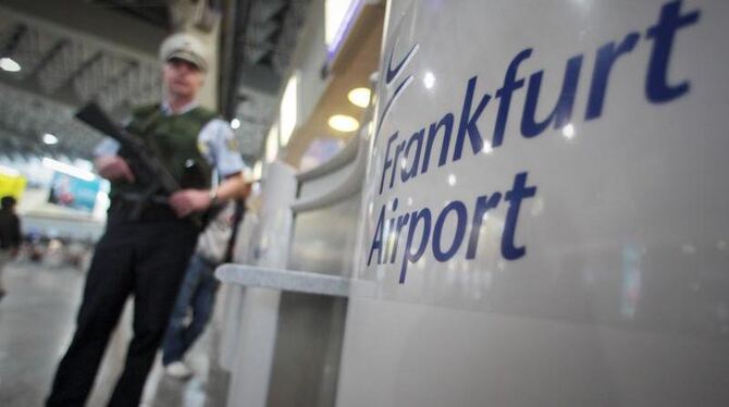 Am Frankfurter Flughafen sind drei Terrorverdächtige festgenommen worden. Foto: Fredrik von Erichsen