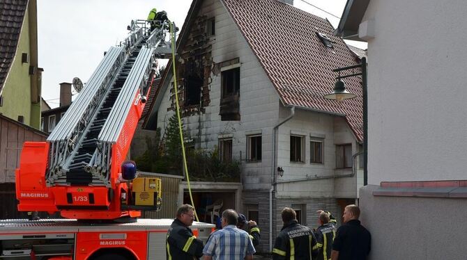 In Eningen brannte in einem Haus ein Zimmer aus. GEA-FOTO: BARAL