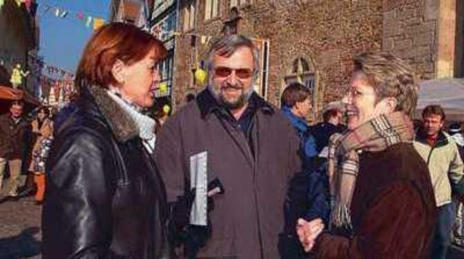 Barbara Bosch (ganz rechts) auf dem Marktplatz.
Foto: Trinkhaus