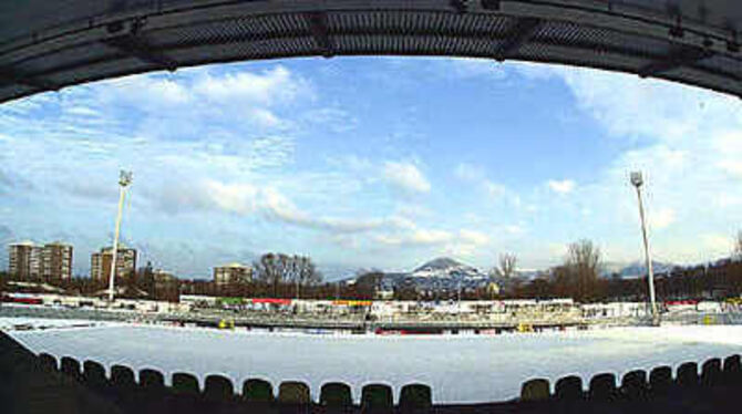 Schöne Aussichten: Die neue Haupttribüne ist fertig, heute ist Einweihung. GEA-Foto: Pacher