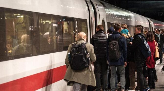 Ein neunstündiger Streik hatte in der Nacht zu Mittwoch den Bahnverkehr gelähmt. Foto: Paul Zinken