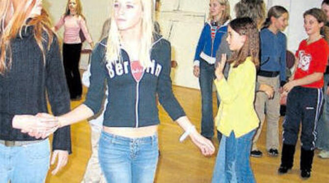 Im Rhythmus von Destinys Child: Tanzworkshop nur für Mädchen bei den Girls Power Days im Sonnenbühler Jugendhaus.  GEA-FOTO: PS