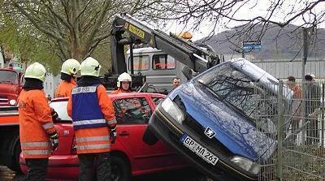 Glimpflich ging dieser spektakuläre Unfall in Pfullingen aus.
FOTO: BARAL