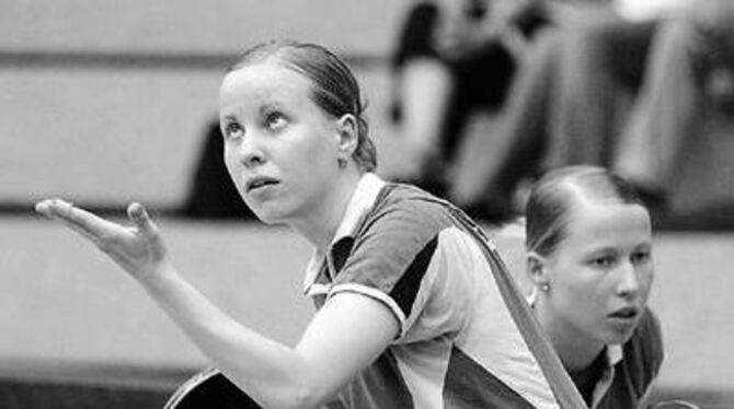 Ball und Weltspitze im Blick: Gaby (links) und Meike Rohr GEA-FOTO: MEYER