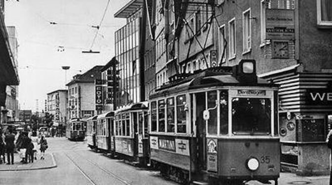 Kurz vor dem Aus: ein Triebwagen der Reutlinger Straßenbahnen am 28. September 1974 in der Wilhelmstraße. ARCHIVFOTO