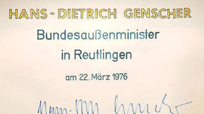 Vor nunmehr 28 Jahren trug sich der damalige Außenminister Hans-Dietrich Genscher ins städtische Gästebuch ein. FOTO: TRINKHAUS