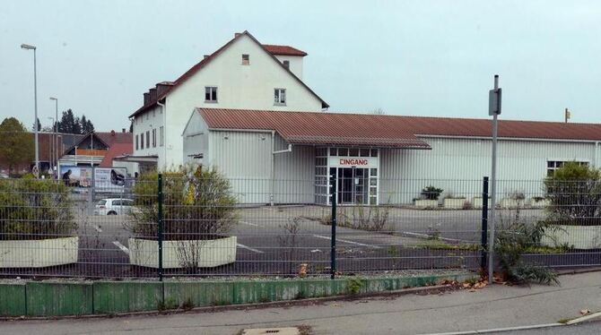 Ecke Stuttgarter Straße/Am Heilbrunnen: Hier will McDonald’s Fastfood nebst Drive-in anbieten. GEA-FOTO: PACHER