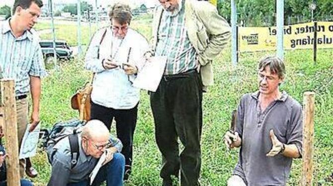 Wie gut ist Eningens Boden? 25 Forscher und Planer aus dem Alpenraum schauen sich das Erdreich der Achalmgemeinde genau an. FOTO