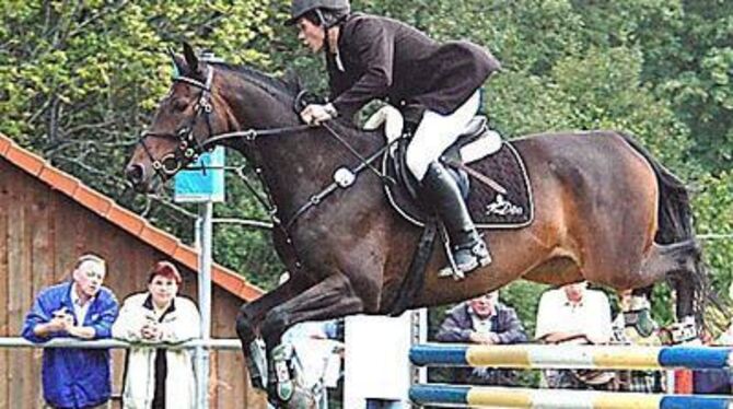 Wie schon vor zwei Jahren erneut Kreismeister: Der Trochtelfinger Rainer Mader und seine Stute Galina.  GEA-FOTO: PACHER