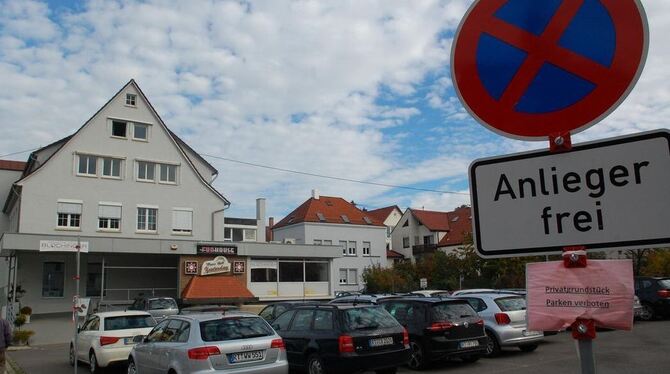 Die 30 Stellplätze zwischen Rehazentrum und Café Winter beim Kelternplatz dürfen seit geraumer Zeit nur noch mit Berechtigungssc