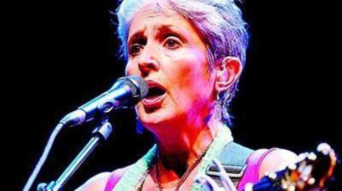 Meisterin des engagierten Wohlklangs: Joan Baez fasziniert immer noch. FOTO: DPA