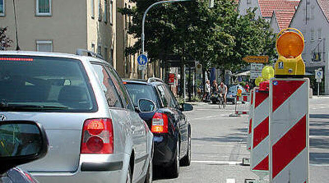 Keine Durchfahrt zum Lindenplatz: Metzingen ist dem Verkehrskollaps einen Schritt näher gerückt. GEA-FOTO: FÜS