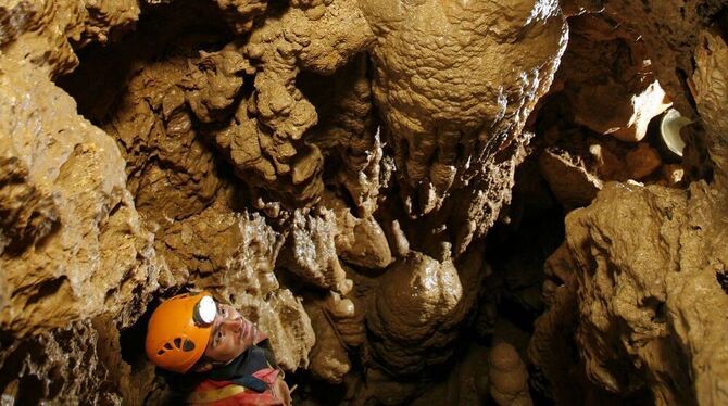 Forschung in der Hessenhauhöhle, fotografiert von der Arge Blaukarst. FOTO: PR