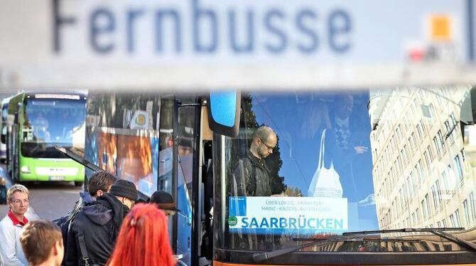 Die Fernbusse sind in der Folge der fortgesetzten Lokführerstreiks bei der Bahn bekannter geworden. Foto: Jan Woitas