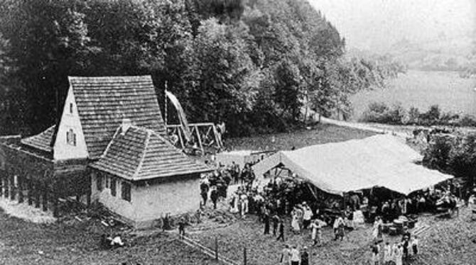 Mit einem großen Fest feierte der Schützenverein 1926 sein unter Mühen gebautes Domizil im Zellertal. FOTO: PR