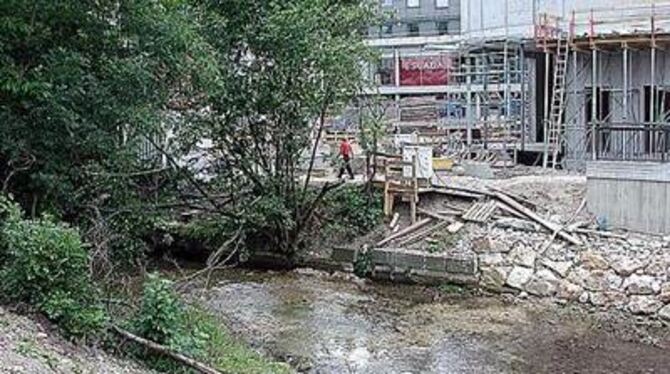 Hier blühen der Erms bessere Zeiten: Mitten im Mode-Mekka beim Lindenplatz soll sie ihren speziellen Auftritt bekommen. GEA-FOTO