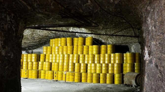 Atommüllfässer stehen im Endlager für schwach und mittelradioaktiven Atommüll in Morsleben in Sachsen-Anhalt. Foto: Jens Wolf