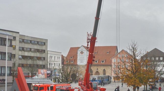 Vorstellung des neuen Feuerwehr-Krans. GEA-FOTO: MEYER