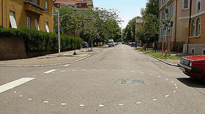 Besorgte Anwohner beargwöhnen die Kreiselskizze in der Charlottenstraße als gefährlichen Schwabenstreich. FOTO: TRINKHAUS