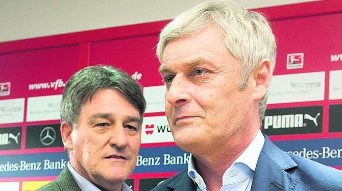 Hinterlässt mit seinem Rücktritt einen ratlosen Präsidenten: Cheftrainer Armin Veh (rechts) und Bernd Wahler. FOTO: DPA