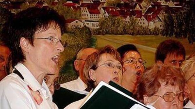 Singen macht Spaß - junge Leute sollten sich von Buttenhausens Sängerbund, hier beim Jubiläumskonzert, animieren lassen. FOTO: L