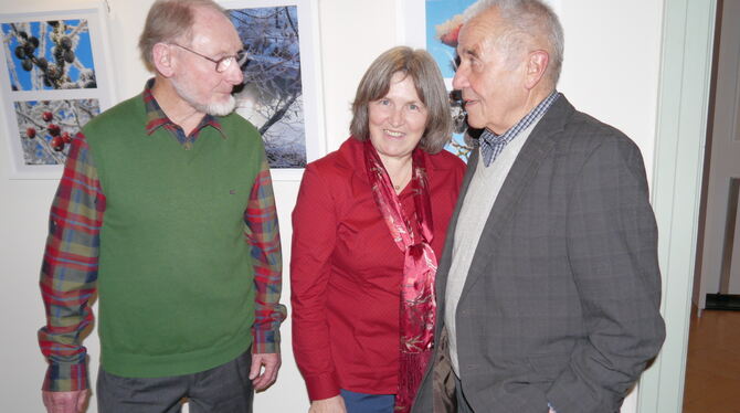 Zeigen ihre Fotografien im Museum »Altes Oberamt« in Gammertingen (von links): Fred Leger, Elisabeth Hönle und Oswald Eckstein.