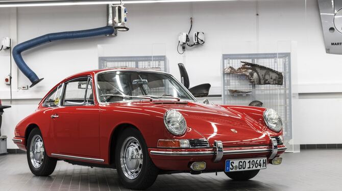 Ein Traum in rot: Der älteste Porsche 911 des Museums ist ab 14. Dezember zu sehen. FOTOS: PORSCHE MUSEUM