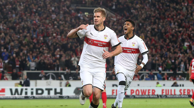 Simon Terodde  hatte beim VfB  wieder einmal das Nachsehen und saß gegen Hoffenheim nur auf der Bank. FOTO: EIBNER