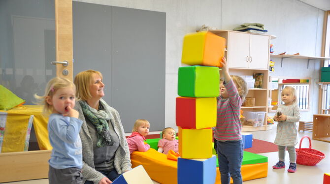 Wenn’s nur immer so einfach wäre: St. Johanns Jüngste bauen in der Lonsinger Kinderkrippe unverzagt und hoch hinaus. Die Gemeind