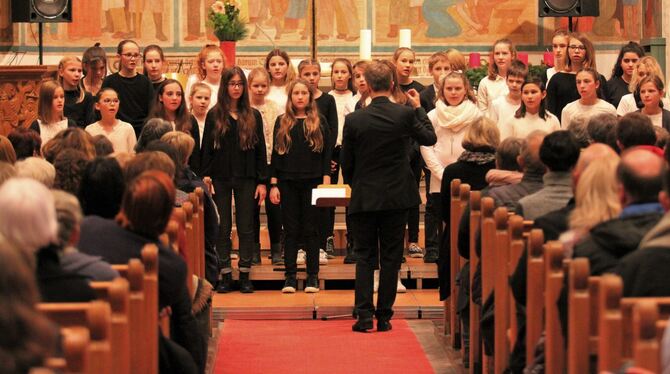 Volle Christuskirche: Das Adventskonzert des Johannes-Kepler-Gymnasiums war auch dieses Jahr gut besucht. FOTO: LEISTER