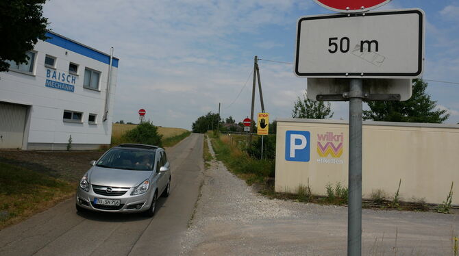 Die Beschilderung ist deutlich und eindeutig. Trotzdem gibt es weiterhin Einbahnstraßen-Sünder, die genau in die andere Richtung