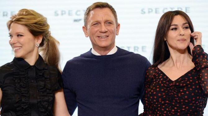 James Bond und die Frauen: Daniel Craig mit Léa Seydoux und Monica Bellucci (r). Foto: Facundo Arrizabalaga