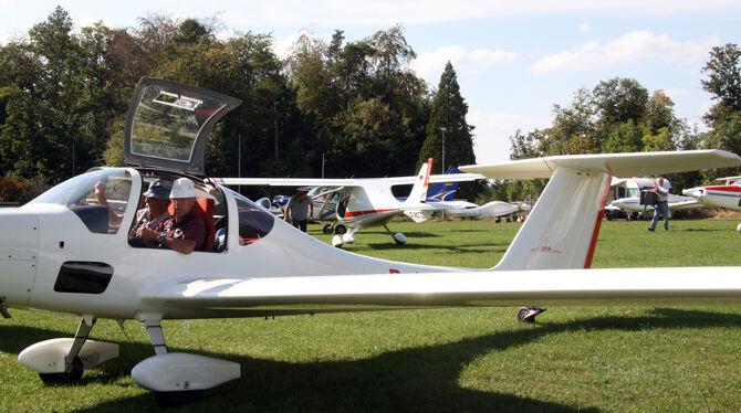 Das Fest der Flugsportvereinigung Übersberg lockte bei bestem Flugwetter viele Segelflieger an. Am Samstag gab es einen Festakt