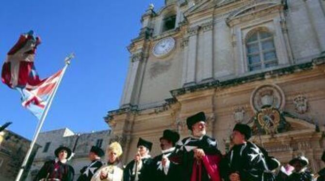 Die Realität Maltas: Malteser-Ritter in Mdina. FOTO: PR