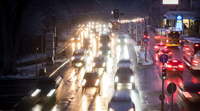 Immer mehr Autos. In Stuttgart waren im vergangenen Jahr 301 586 Autos zugelassen.  FOTO: GEA