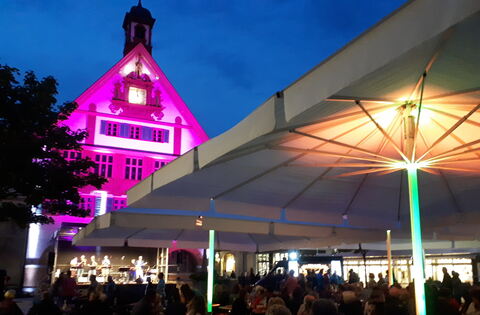 Livemusik, Sekt und neue Läden beim Midnight Shopping in ...