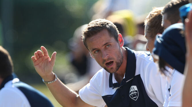 VfL-Trainer Michael Konietzny handelte sich die Rote Karte ein. FOTO: LANGER