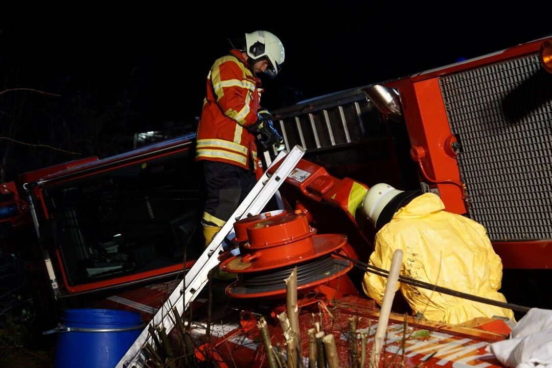 Aufwendige Bergung: 48-Tonnen-Kran Kippt Auf B312 Um - Bilder ...