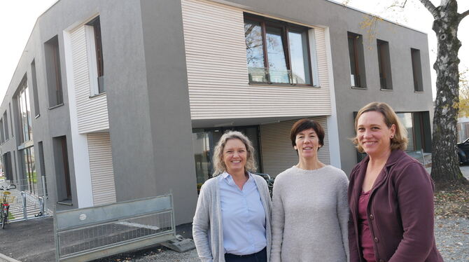 Freuen sich, dass auf dem ehemaligen Gelände des Brenz-Gemeindehauses nun das Kinderhaus in der Beethovenstraße den Betrieb aufg