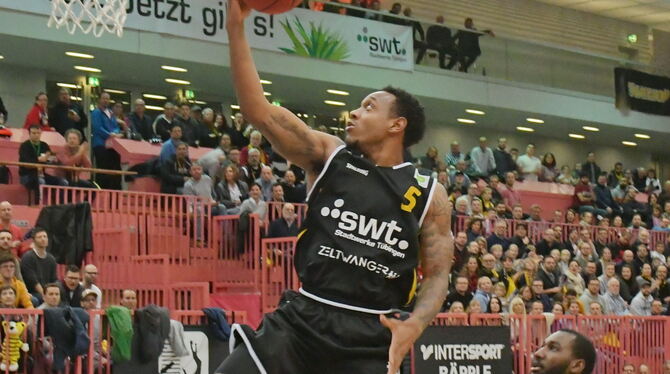 Überflieger bei den Tigers Tübingen: Diante Baldwin (links). FOTO: MEYER