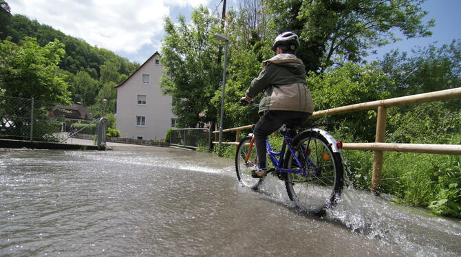 Am Tag nach der großen Flut war die Erms plötzlich mitten in der Stadt.