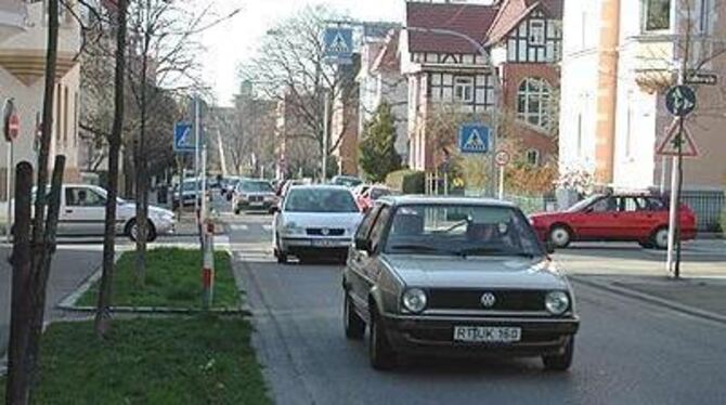 Ein Mini-Kreisverkehr mit einem Durchmesser von 14 Metern soll die Kreuzung Aulber-/Charlottenstraße entschärfen. Gute Erfahrung