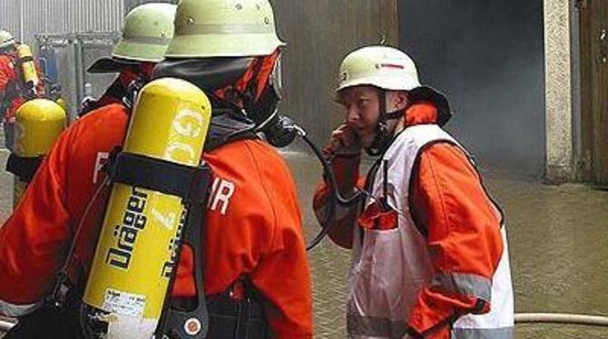 Gut geschult und oft im Einsatz: Die Feuerwehrleute im Kreis Tübingen, hier bei einer Übung in Gomaringen-Stockach.  ARCHIVFOTO: