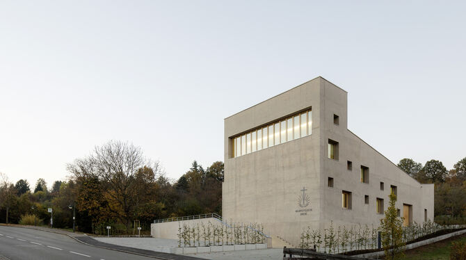 Neubau mit Bezug zur Wohnbebauung: die Neuapostolische Kirche in Pliezhausen.  FOTO: MARCUS EBENER