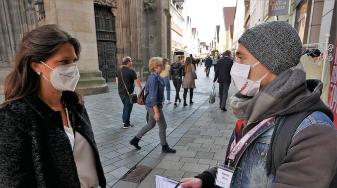 Dr. Myriam Polychronidis war eine der Passantinnen, die sich gestern von Marcel Blum zu den Vorzügen und Nachteilen der Reutling