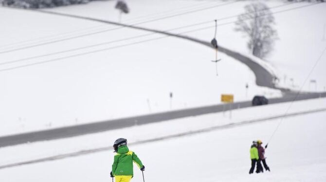 Eine Skifahrerin in Zainingen in Baden-Württemberg. Foto: Daniel Naupold