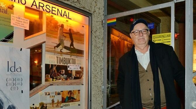 Aktuell haben die Tübinger zwei Oscar-Anwärter im Programm: Stefan Paul, 67, Regisseur und Kino-Betreiber, am Eingang zum Arsena