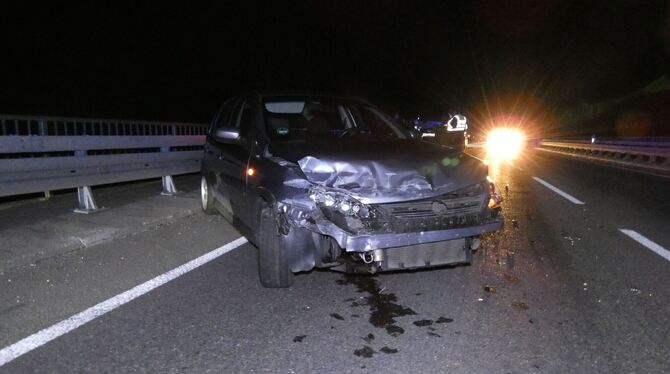 Verletzt wurde bei dem Unfall niemand, am Opel entstand wirtschaftlicher Totalschaden.