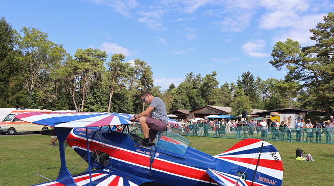 Das schöne Wetter am Sonntag bot perfektes Wetter für das Flugplatzfest in Hayingen. Zahlreiche fliegende Raritäten waren zu bew